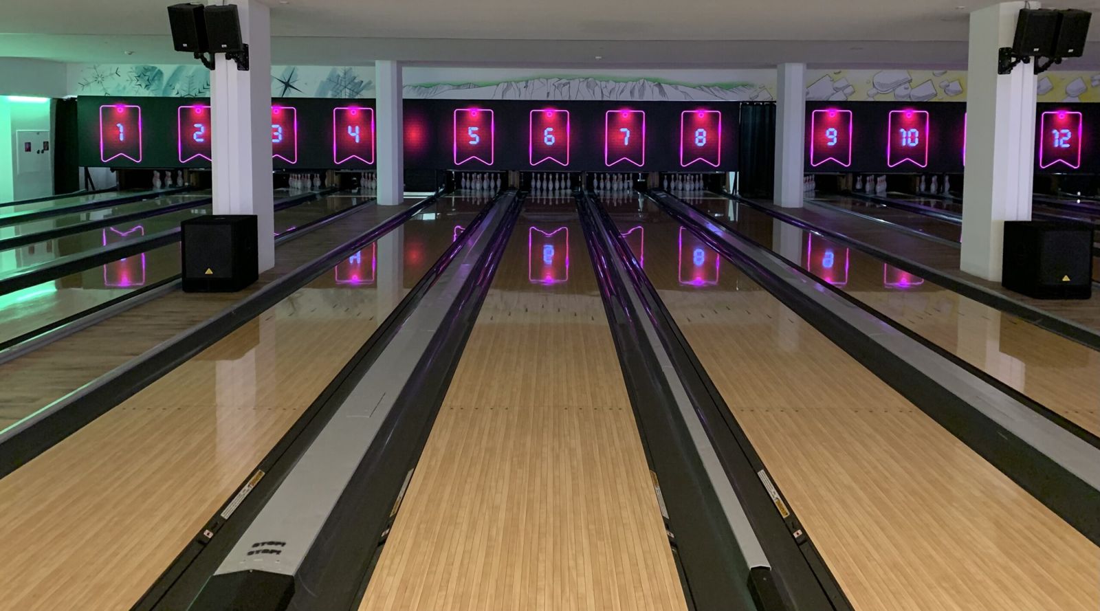 Die 16 Bowlingbahnen im Bowlerspoint